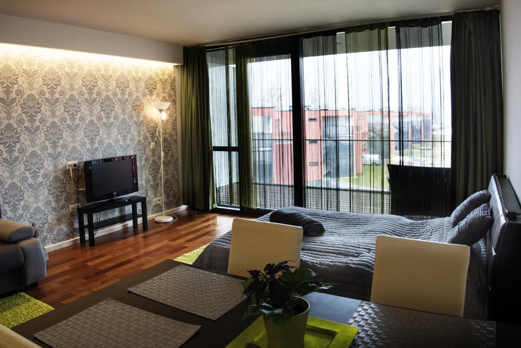 Modern Apartment With Lake View บาลาตอนแลลเล ภายนอก รูปภาพ