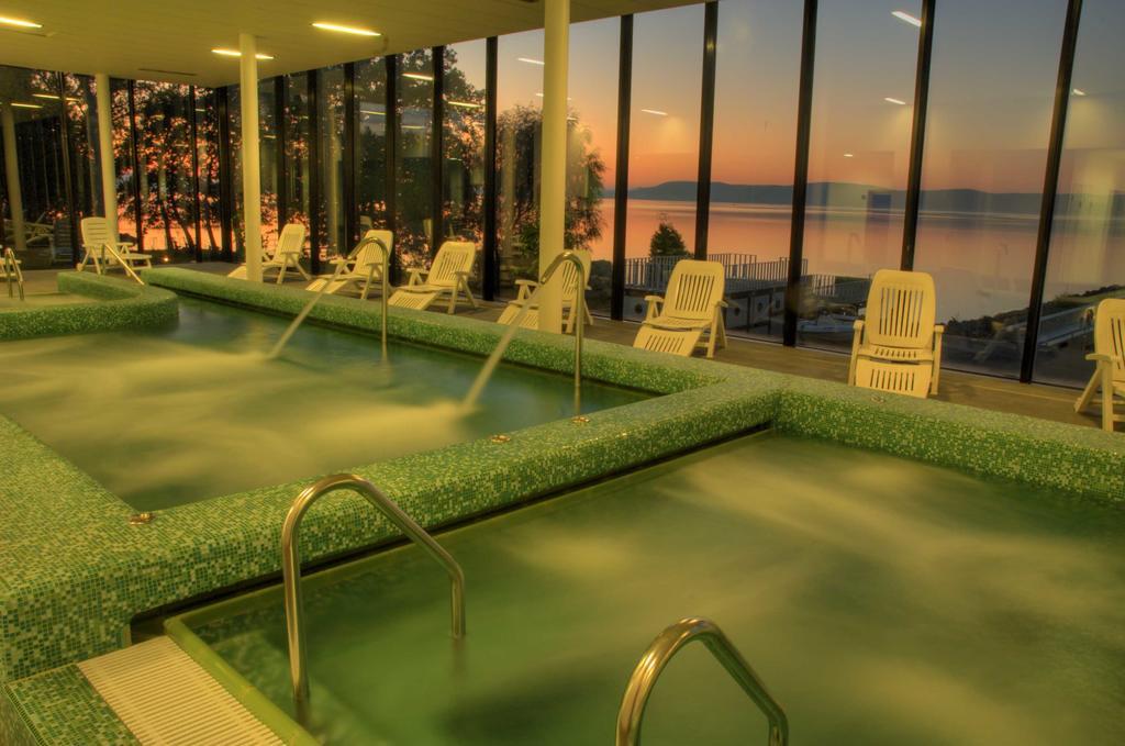 Modern Apartment With Lake View บาลาตอนแลลเล ภายนอก รูปภาพ