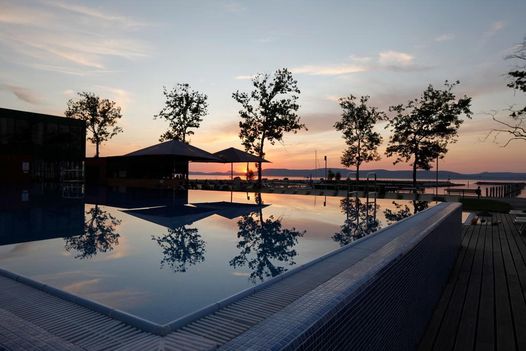 Modern Apartment With Lake View บาลาตอนแลลเล ภายนอก รูปภาพ