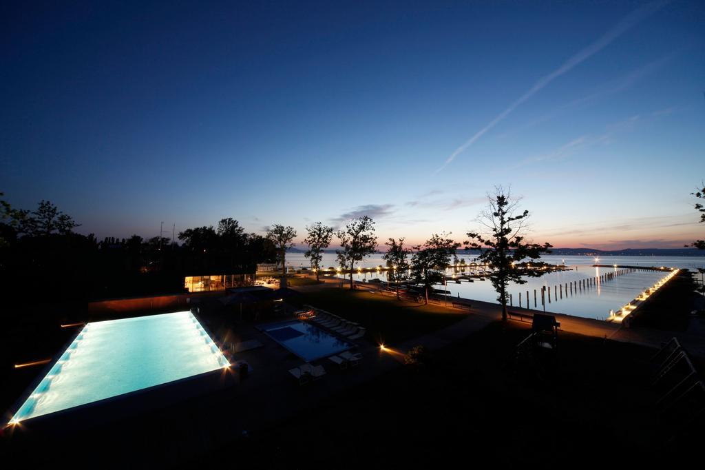 Modern Apartment With Lake View บาลาตอนแลลเล ภายนอก รูปภาพ