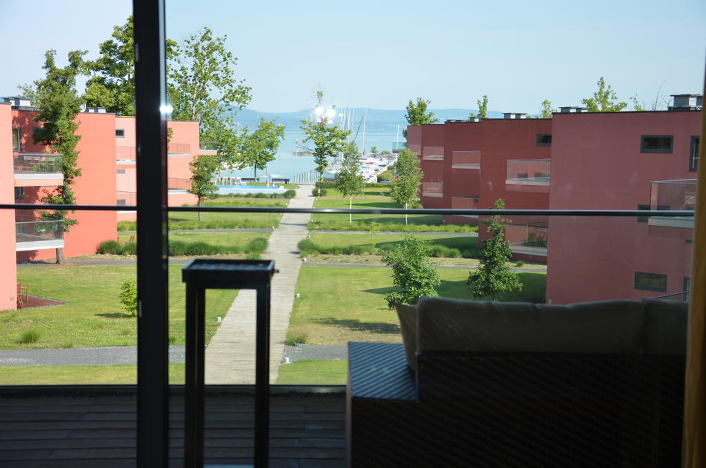 Modern Apartment With Lake View บาลาตอนแลลเล ภายนอก รูปภาพ
