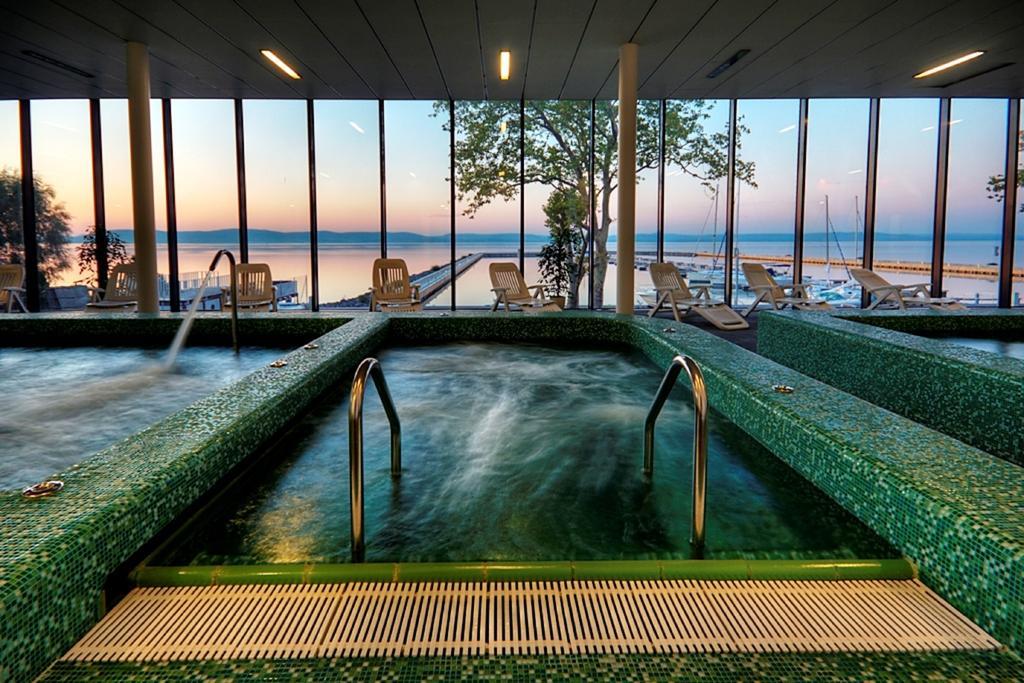 Modern Apartment With Lake View บาลาตอนแลลเล ภายนอก รูปภาพ